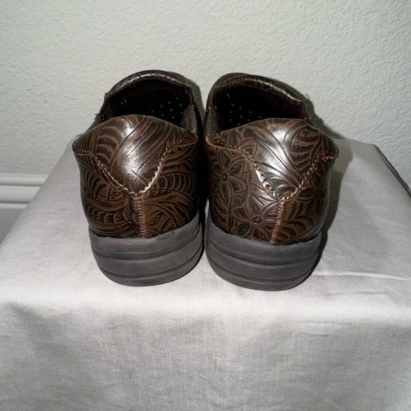 Easy Street  Women's Easy Works By Lyndee Slip Resistant Clogs Size 6 - Picture 8 of 9